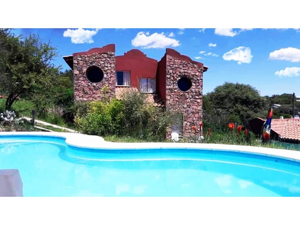 HERMOSAS CABAÑAS Y CASA EN VENTA EN CAPILLA DEL MONTE - 1