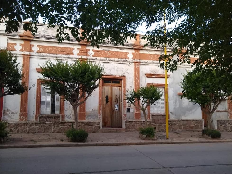 VENTA DE VIVIENDA CON DPTOS-CENTRICA-CAPILLA DEL MONTE-CORDOBA - 1