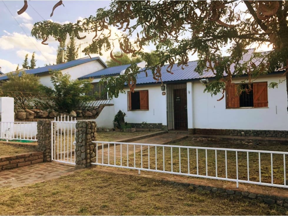 VENTA DE CASA EN BARRIO 9 DE JULIO- CAPILLA DEL MONTE-CÓRDOBA - 1