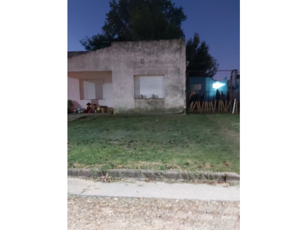 Vendo Casa a reciclar en Caseros, Entre Ríos - 1