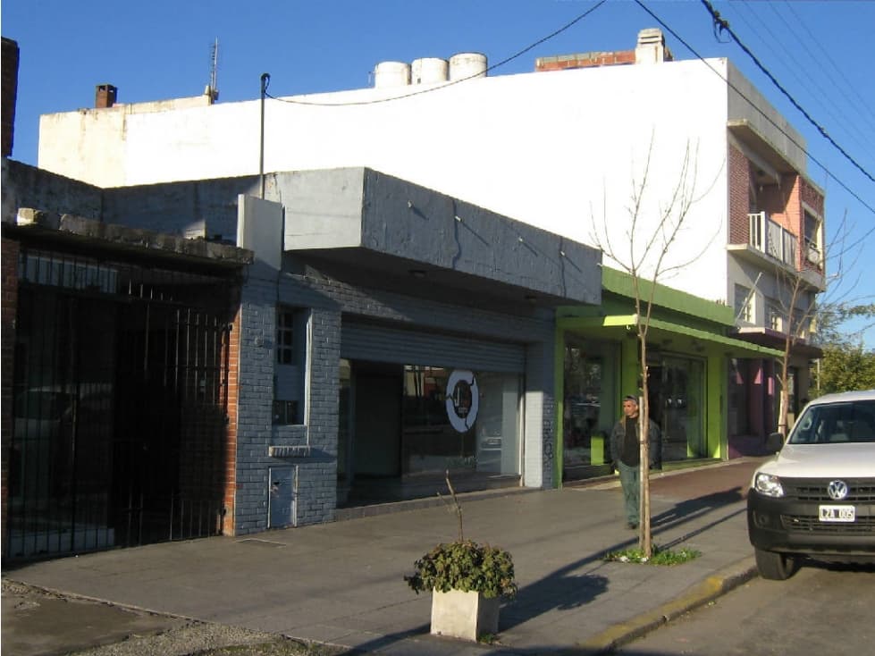 Dos (2) Locales + Vivienda - 1