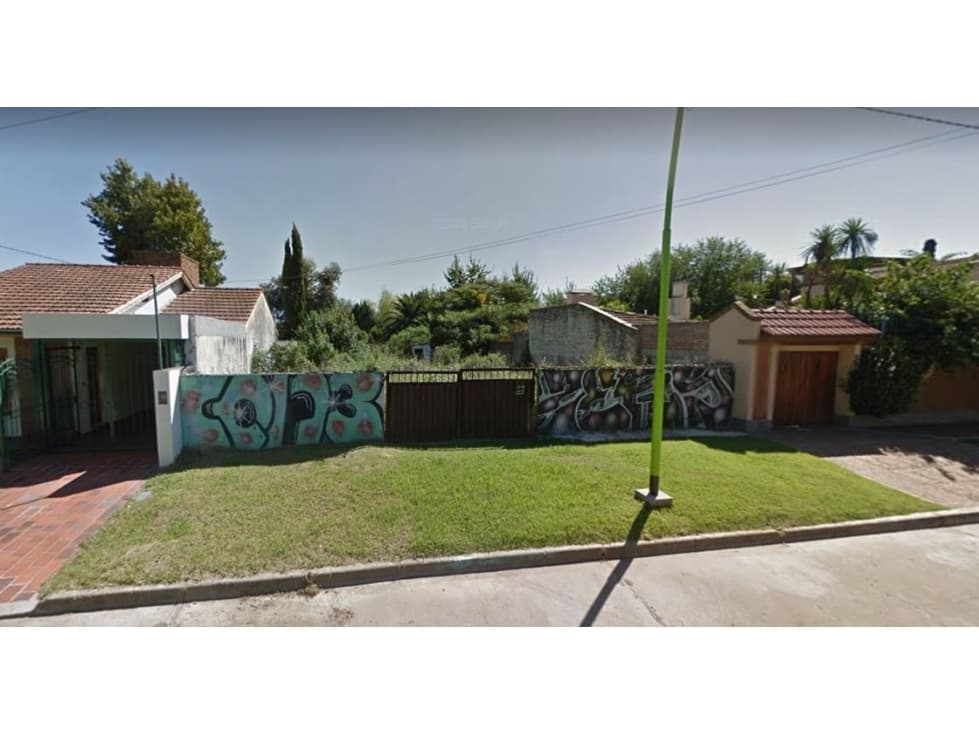 Lote en Barrio residencial con salida a dos calles - 1