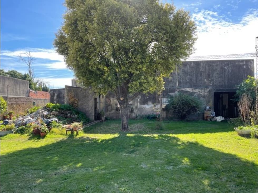 Lote en venta esquina Iriart y Pueyrredon - 1