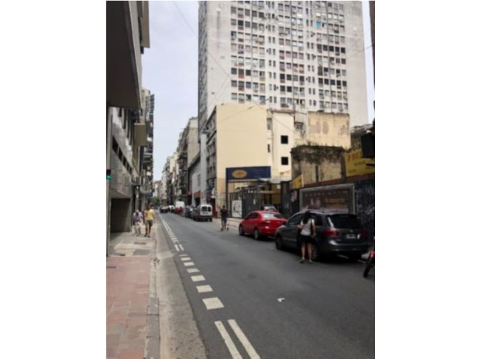 Local muy buena ubicación - Posible Permuta por propiedad en Necochea - 1