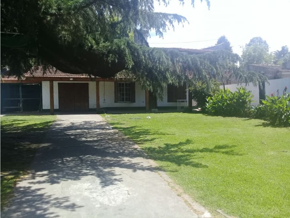 IMPORTANTE Y HERMOSA CASA CLÁSICA EN BENAVIDEZ - 1