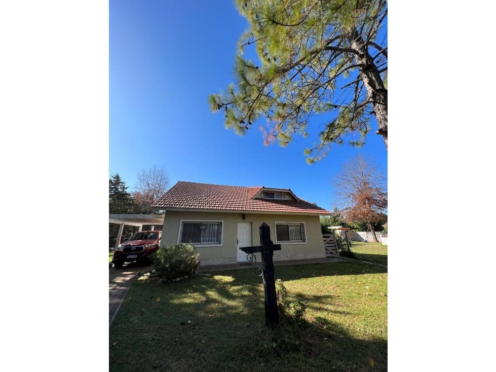 CASA QUINTA EN BENAVIDEZ EN ZONA RESIDENCIAL IMPECABLE - 1