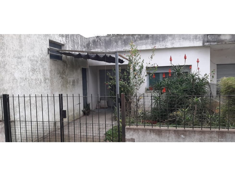 Casa Antigua a Reciclar con Terreno de 1764 m2 - 1