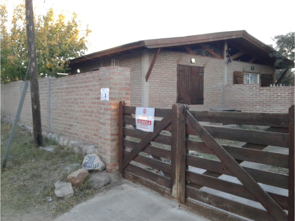 ALQUILO CASA EN CAPILLA DEL MONTE - 1