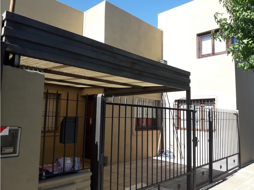 Casa 5 Ambientes- Castelar Sur - 1