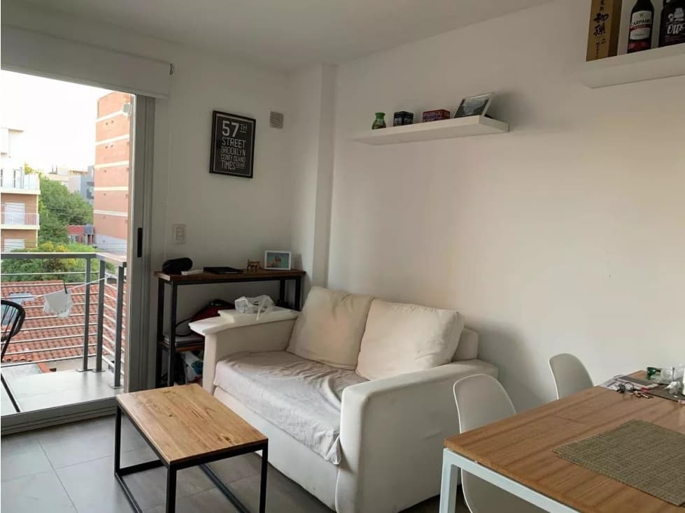Monoambiente con terraza privada en Castelar Sur mts de la estacion. - 1