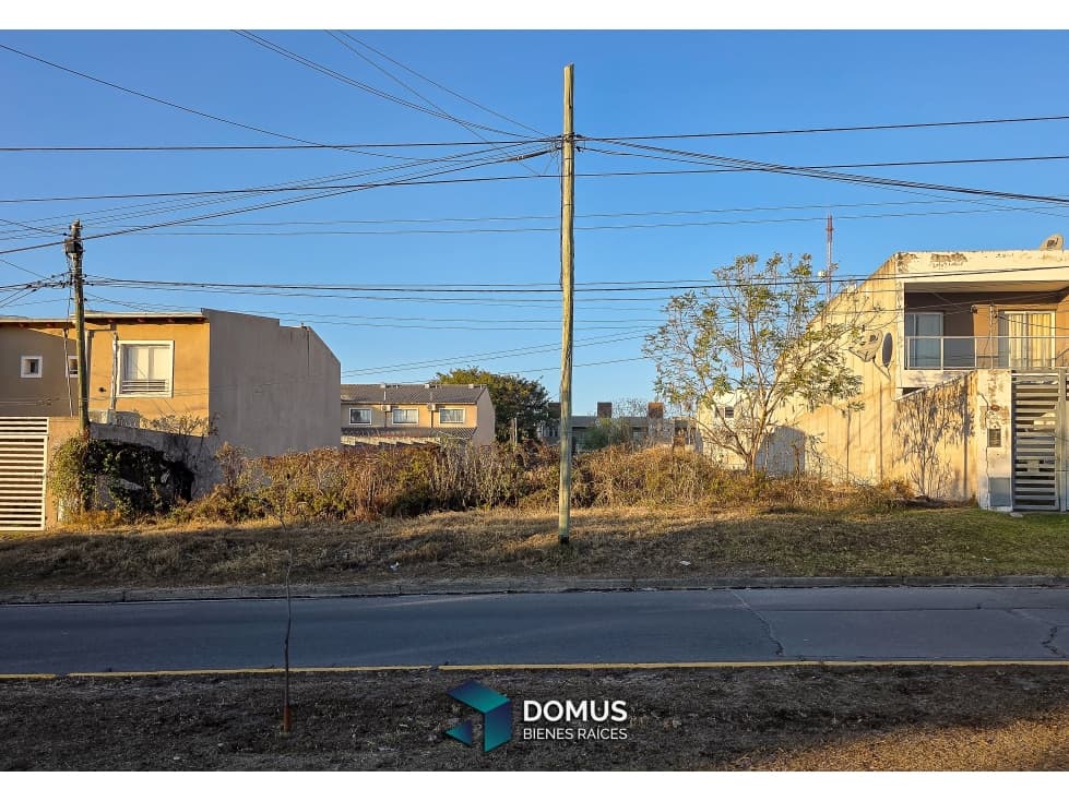 VENTA TERRENOS EN B° GRAND BOURG AV. FEDERICO LACROZE 400 M2 - 1