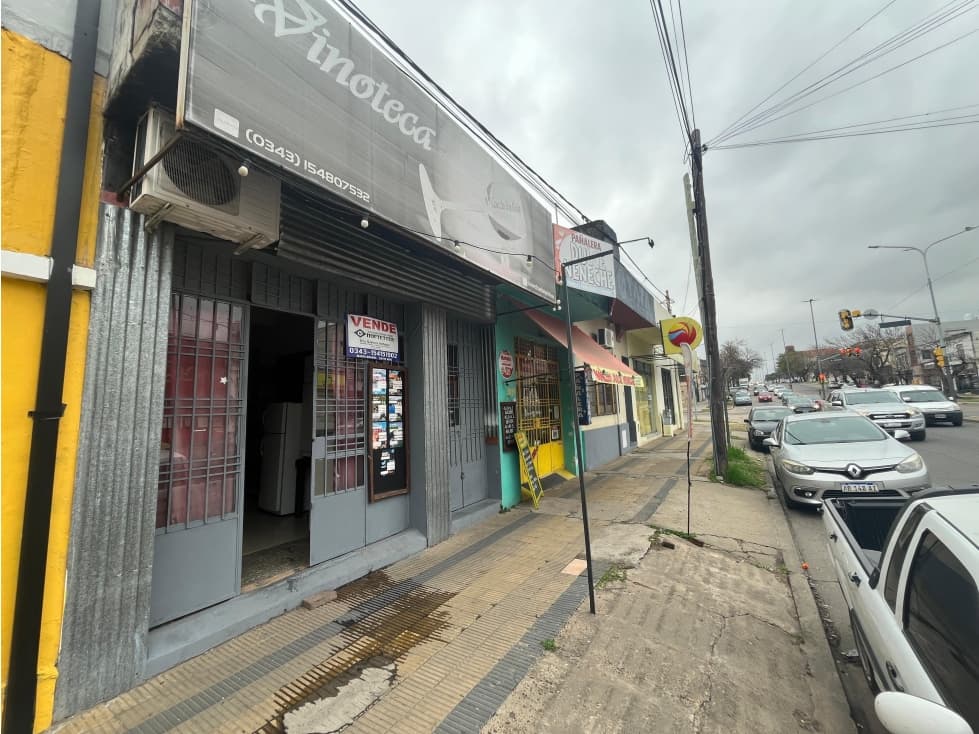 Se venden 2 Locales Comerciales en Paraná - 1