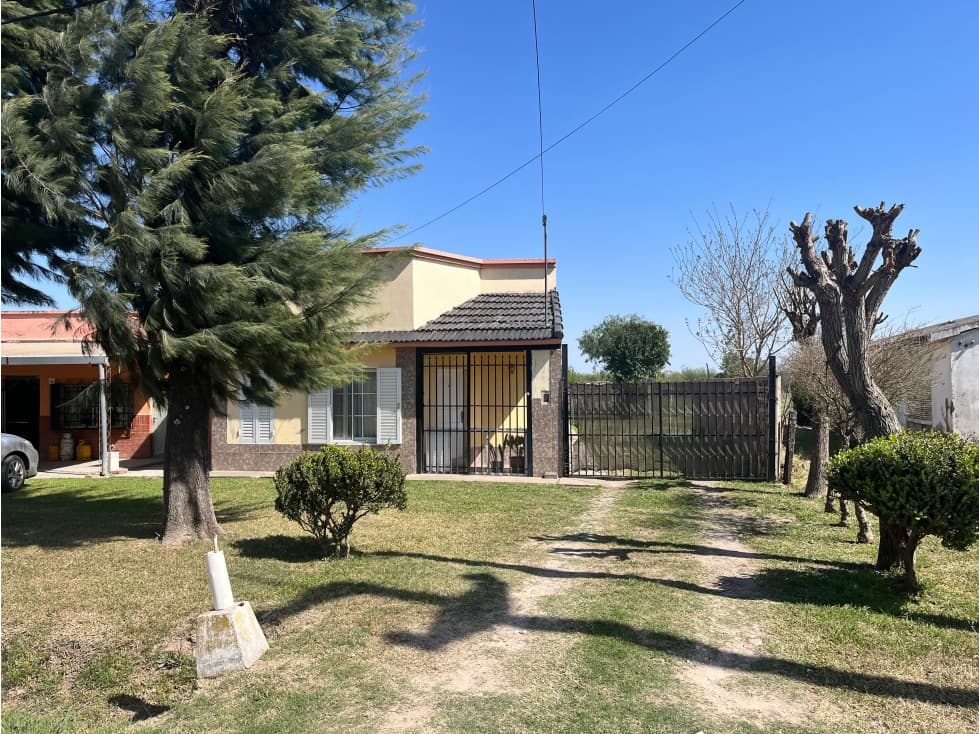 Se vende casa en María Grande calle Illia - 1