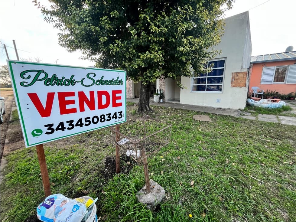 Se vende casa en María Grande calle Luis Galetto - 1