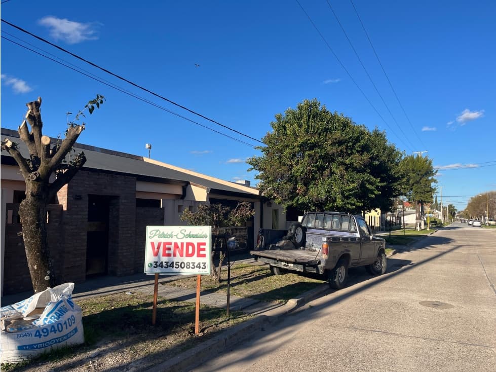 Se venden casas en María Grande sobre Belgrano - 1