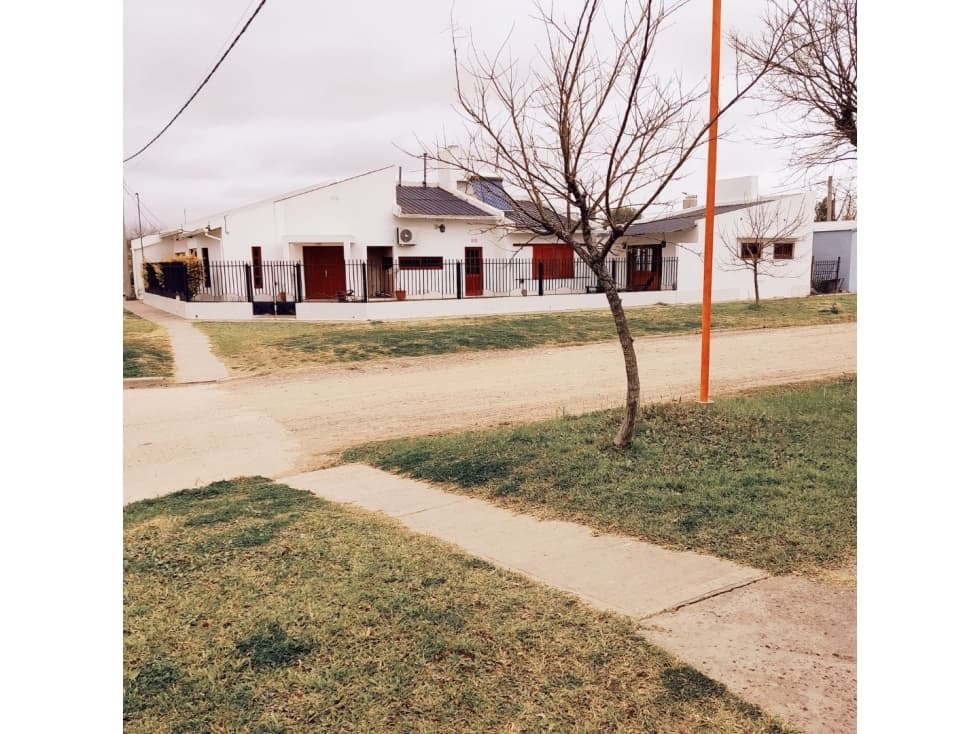 Se vende casa en María Grande sobre esquina - 1