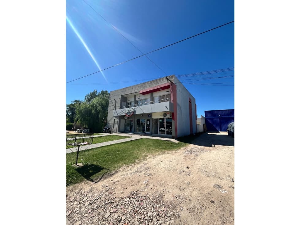 Se vende Bloque Inmobiliario: 2 Locales y 6 departamentos en Viale - 1