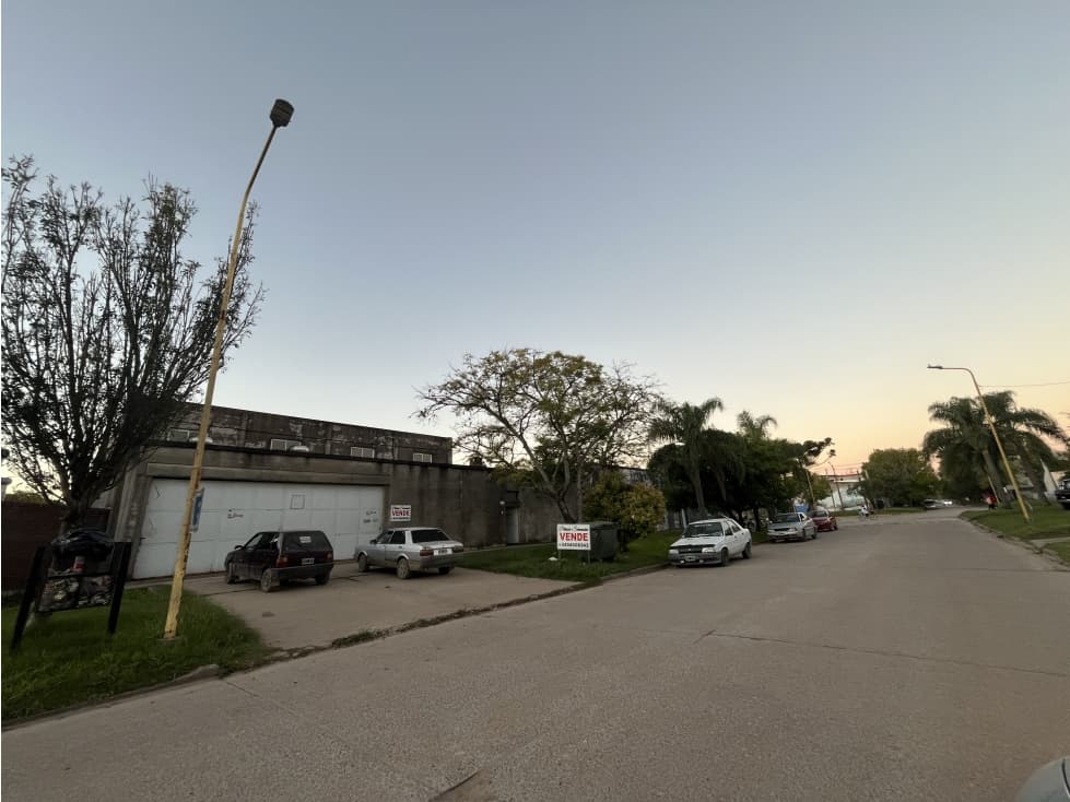 Se vende importante local industrial en María Grande - 1