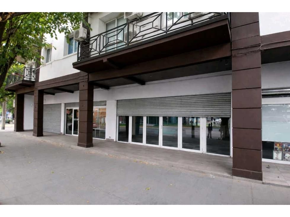 Alquilamos Local Comercial 278 m2,en calle San Martin Sur Godoy Cruz. - 1