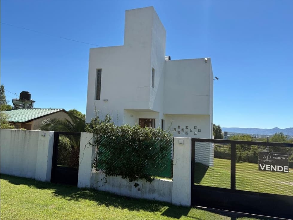 ALQUILER ANUAL CASA 2 DORMITORIOS CON GRAN PARQUE EN TANTI - 1