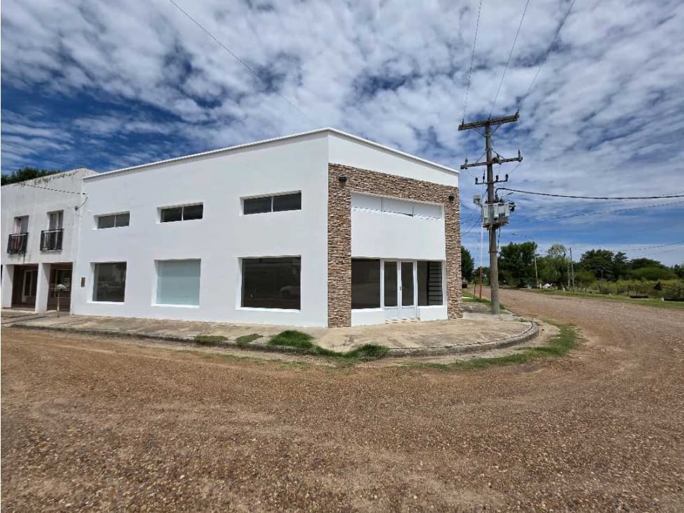 Alquilo Amplio Local en Caeros Entre Ríos - 1