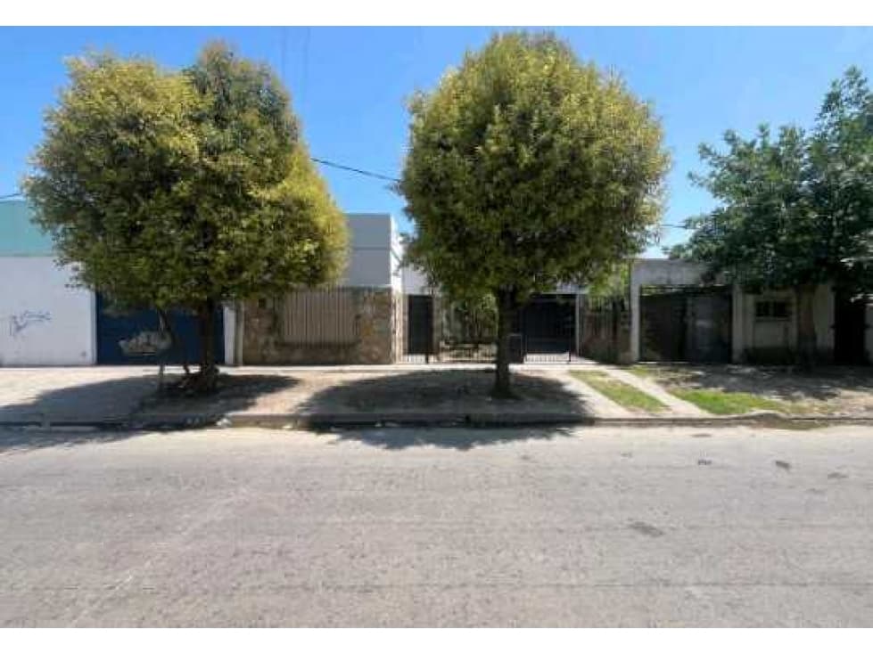 CASA EN BERISSO, BUENOS AIRES, ARGENTINA - 1