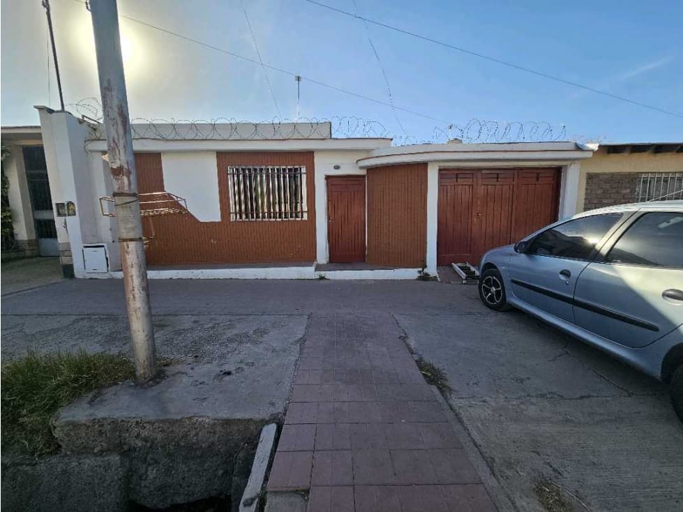 CASA · VENTA · LAS HERAS · A 2 CUADRAS PLAZA · 3 DORMITORIOS - 1