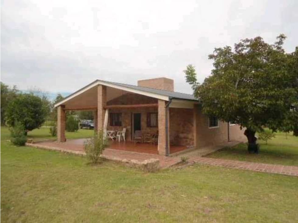 CHALET DE TRES DORMITORIOS, SAN JAVIER, PCIA. DE CORDOBA, ARGENTINA - 1