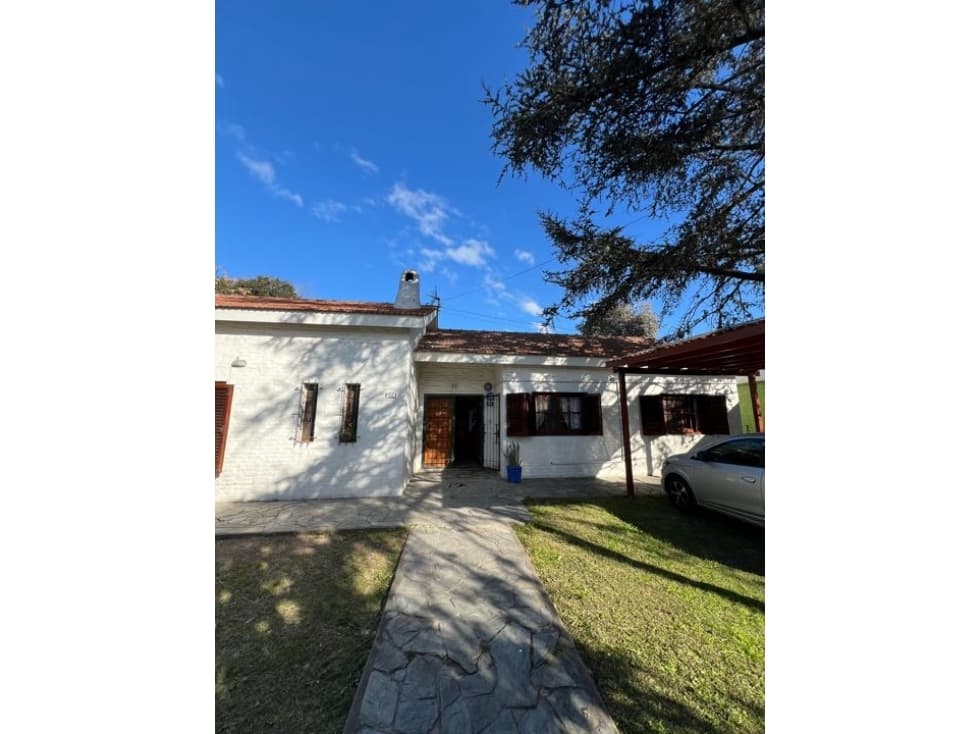 Chalet en esquina a la venta - 1