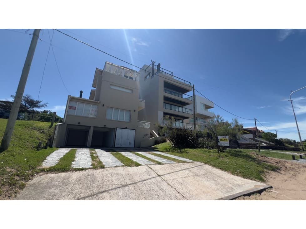 GRAN TRIPLEX A METROS DEL MAR - 1