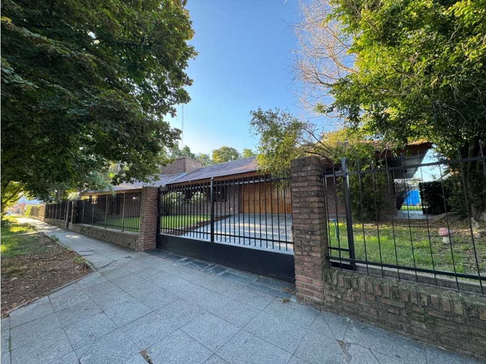 Importante casa centrica en venta - 1