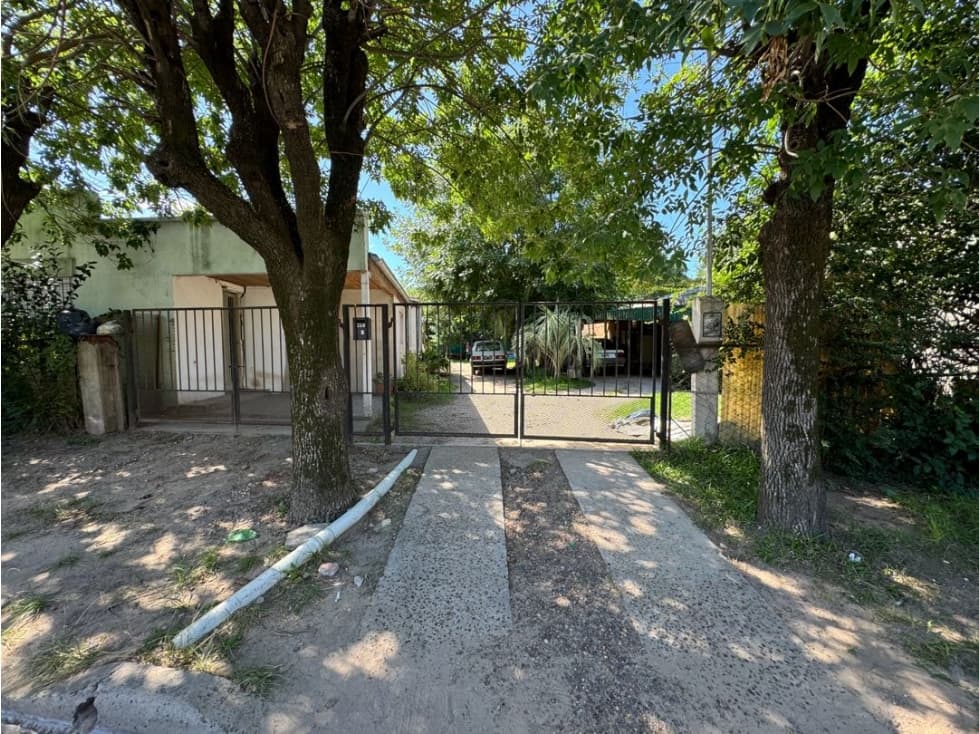 Vendo Casa a Reciclar en Concepción del Uruguay, Entre Ríos - 1