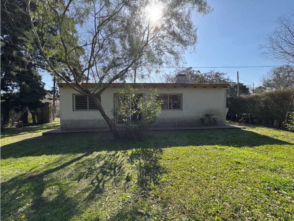 Quincho con pileta en Los Pioneros - 1