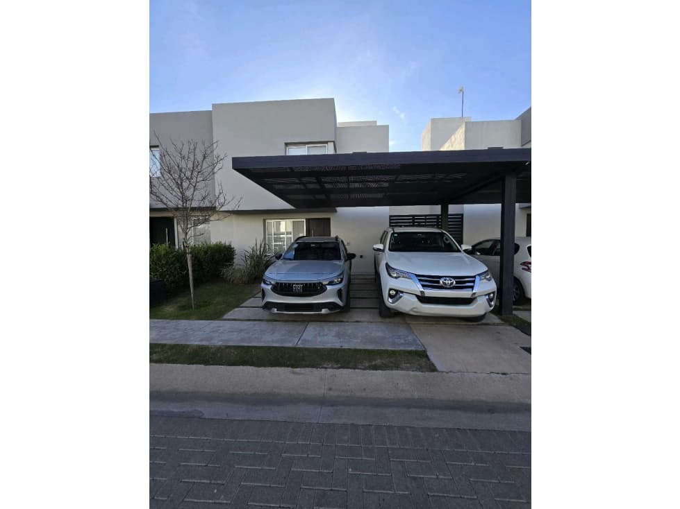 Rossen! Valle Escondido! 3 dorm, cochera doble! - 1