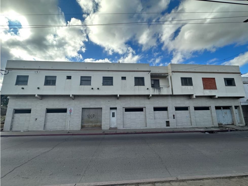 SALON EN PLENA ZONA TURISTICA DE LUJÁN!! - 1