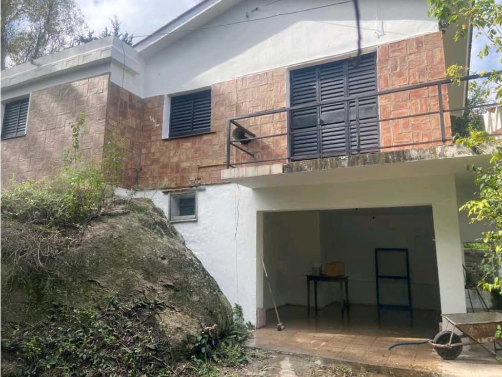 Se vende casa en villa del lago Carlos Paz - 1