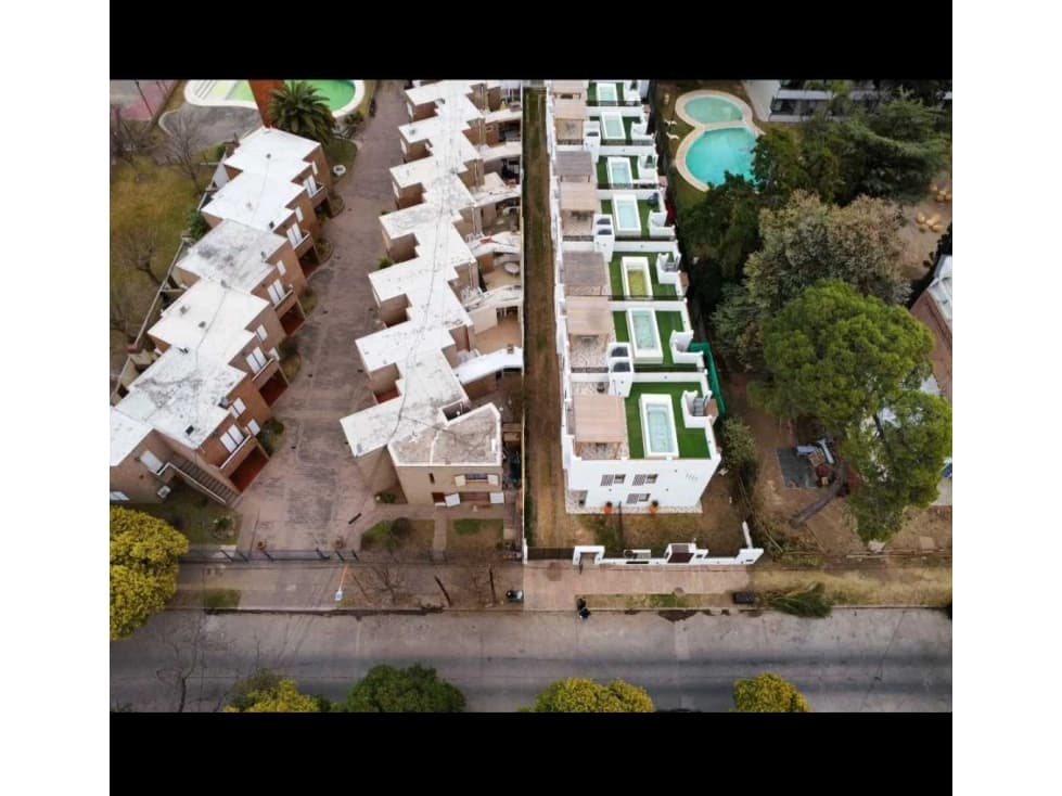 Triplex en complejo ubicado en Barrio Santa Rita, a metros del.lago - 1