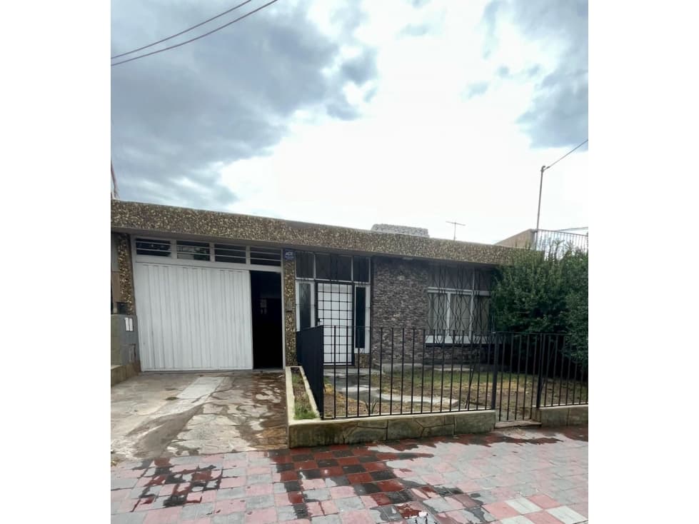 Vendemos casa en calle Independencia de Las Heras - 1