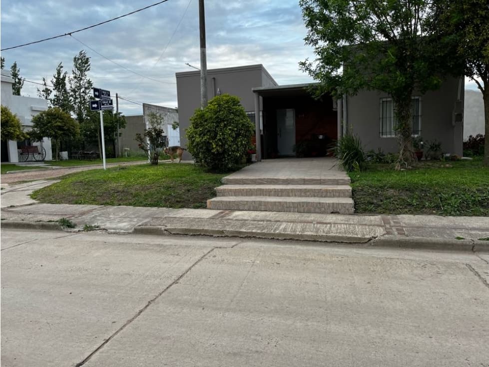 Vendo Casa Con Dos Dormitorios en Caseros, Entre Ríos. - 1