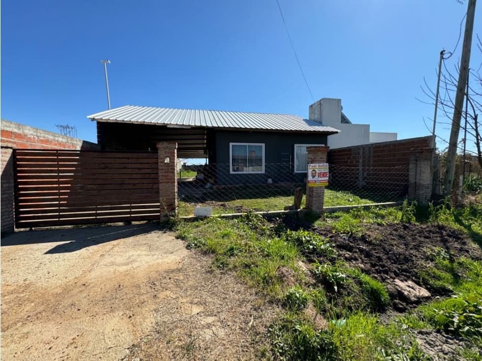 Vendo Casa con pileta en San Justo, Entre Ríos. - 1