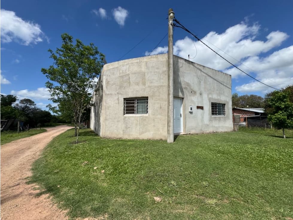Vendo Casa en acceso a Concepción del Uruguay, Entre Ríos - 1