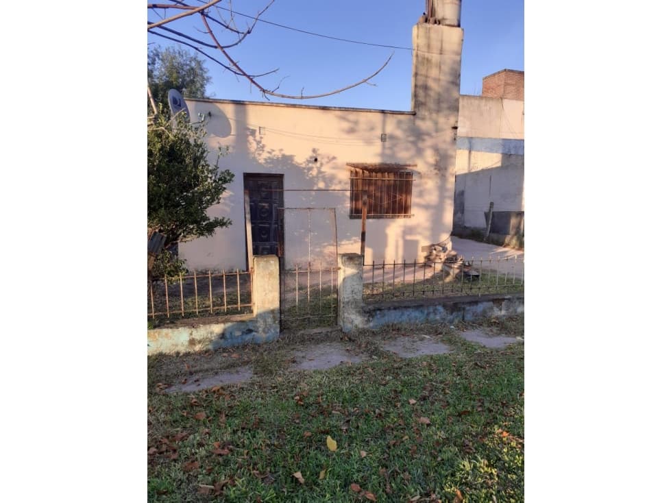 Vendo Casa a Reciclar en Concepción del Uruguay, Entre Ríos - 1