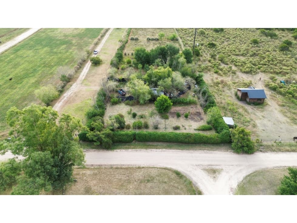 Vendo Lote con galpón en Col. Hughes, Colón, Entre Ríos. - 1