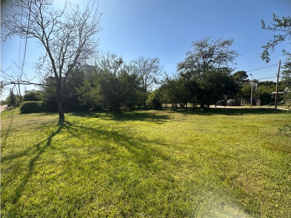 Vendo lote terreno en Villa Catalina barrio con seguridad - 1