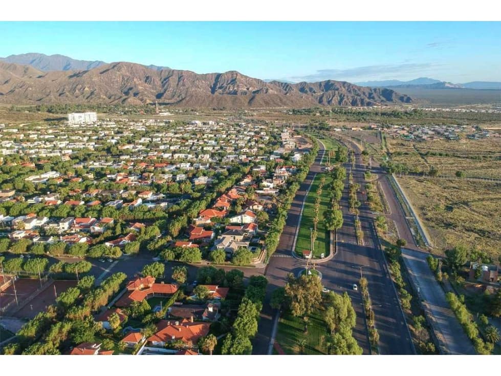 VENTA LOTE CON PROYECTO DE HERMOSA CASA- B° PRIVADO DALVIAN, MZA - 1