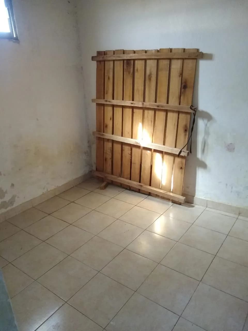 PH en Venta Zona III de Miramar. Estado A Refaccionar. 3 Habitaciones. 1 Baño. Apto Crédito - 2