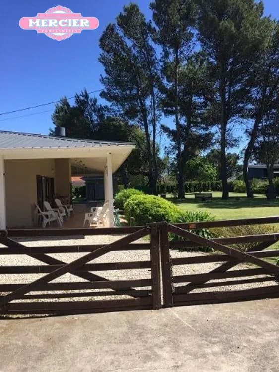 Casa en Alquiler Temporario Las Lomas de Miramar. Estado Excelente. 4 Habitaciones. 2 Baños. Temporada Verano 2025 - 2