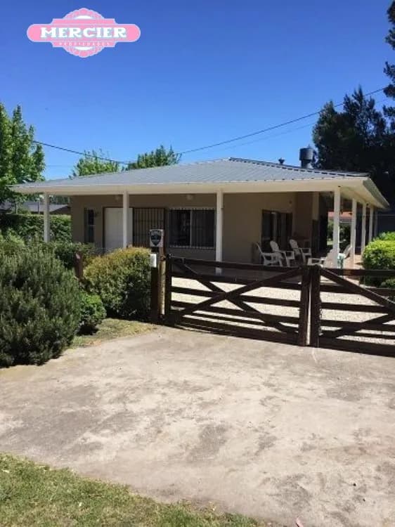 Casa en Alquiler Temporario Las Lomas de Miramar. Estado Excelente. 4 Habitaciones. 2 Baños. Temporada Verano 2025 - 1