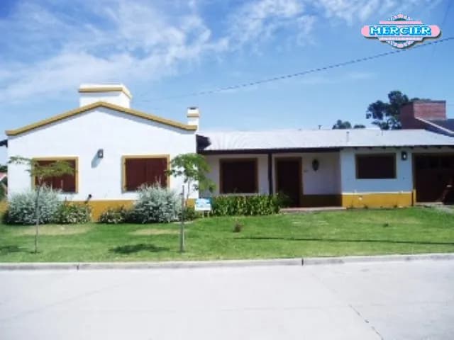 Chalet en Alquiler Temporario Parquemar de Miramar. Estado Muy Bueno. 4 Habitaciones. 2 Baños. Temporada Verano 2025 - 1