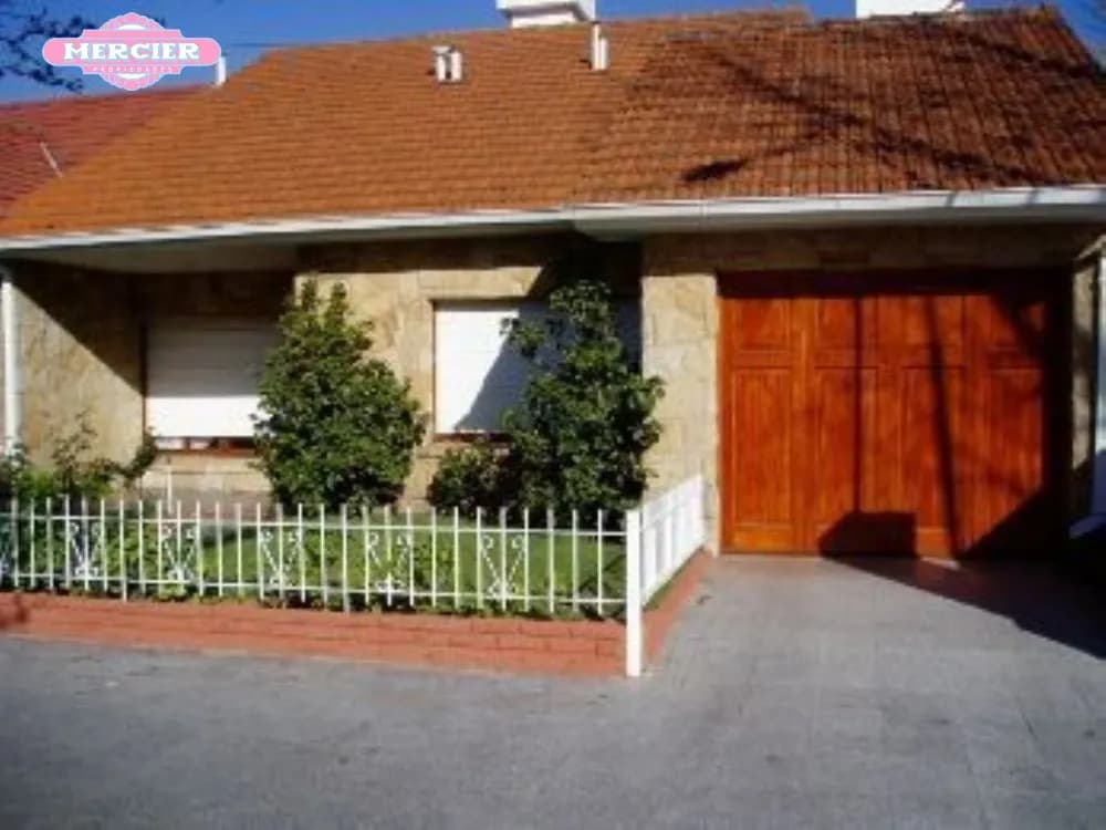 Chalet en Alquiler Temporario Zona IV de Miramar. Estado Muy Bueno. 5 Habitaciones. 4 Baños. Temporada Verano 2025 - 1